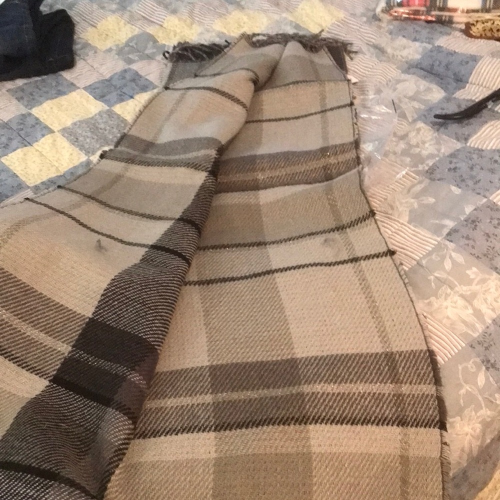 NWT ladies wrap around scarf